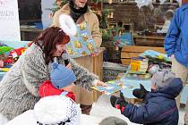 V lyžařském areálu Javorník nedaleko Liberce měli Vánoce o tři dny  dřív. Asi tři desítky dětí z Jedličkova a z Diagnostického ústavu v Liberci si užily odpoledne s hrami, soutěžemi, či dílnami. 