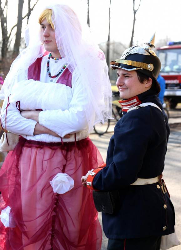 OSTAŠOVSKÝ MASOPUST se konal potřetí. Ani letos nechyběly tradiční masky, zvyklosti a říkadla