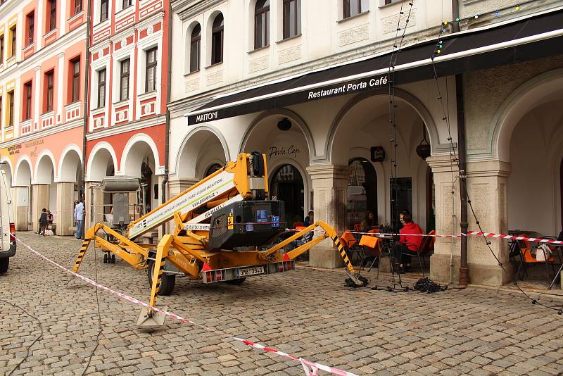 Na začátku září začaly na libereckém náměstí Dr. E. Beneše přípravy na chystané natáčení amerického velkofilmu s pracovním názvem Bosco.