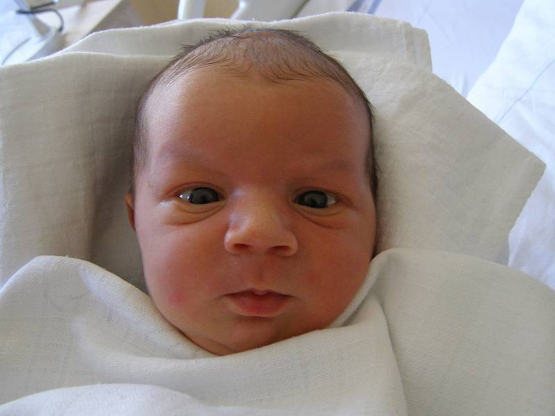 Ondřej Szikora se narodil 27. května v liberecké porodnici mamince Lence Zimové z Chrastavy. Vážil 3,6 kg a měřil 50 cm.