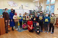 Na ZŠ Benešov u Semil došlo před vánočními svátky k vyhodnocení čtenářské aktivity Čteme s rodiči.