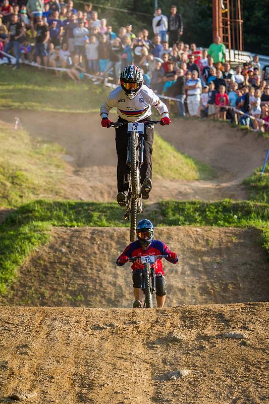 Finále závodu světové série horských kol ve fourcrossu JBC 4X Revelations proběhlo 14. července v bike parku Dobrý Voda v Jablonci nad Nisou. Na snímku je biker Quentin Derbier.