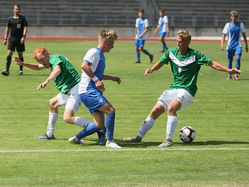 Slovan Liberec (v modrých dresech) nezvládl dobře rozehraný zápas a přestože vedl 2:0, nakonec s Jabloncem jen plichtil 2:2.