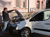 NÁPAD na pořízení elektromobilu vzešel přímo od ředitele Domova důchodců a bývalého starosty Petra Pávka.  