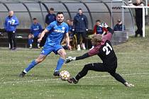 Fotbalisté České Lípy (v modrém) vyhráli ve Štětí 3:0 a dál vedou divizní skupinu B. Ve skupině C je první Liberec B. Foto: Jaroslav Marek