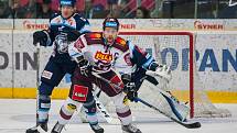 Druhý zápas předkola Generali play off Tipsport extraligy ledního hokeje se odehrál 7. března v liberecké Home Credit areně. Utkaly se celky Bílí Tygři Liberec a HC Sparta Praha. Na snímku zleva Ladislav Šmíd a Petr Vrána.