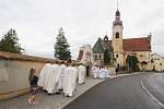 Do kostela v Raspenavě se vrátila zrestaurovaná gotická soška Madony.