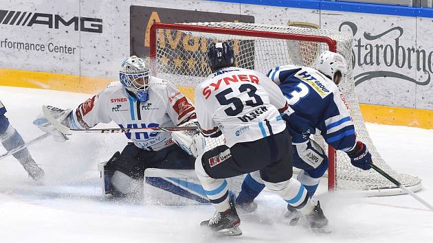 Brno 29.11.2020 - domácí Kometa v modrém (Peter Schneider) proti hostům z Liberce (Petr Kváča a 53 Jaroslav Vlach)