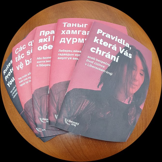 Informační brožura, kterou vydal Liberecký kraj ve spolupráci s Centrem na podporu integrace cizinců.