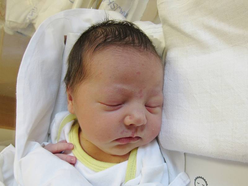 MAGDALENA EMA DURNÍKOVÁ Narodila se 12. července v liberecké porodnici rodičům Radce a Eduardu Durníkovým. Vážila 3,09 kg a měřila 48 cm.