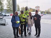 V úterý již od brzkých ranních hodin dohlíželo na dvě desítky policistů na Liberecku a také Českolipsku na chodce a cyklisty.