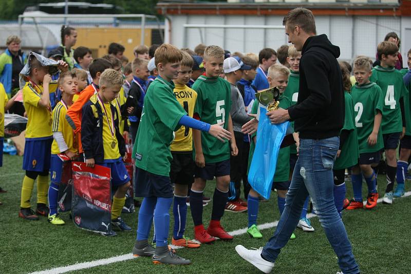 Dvě kategorie žáků ze základních škol Libereckého kraje bojovalo o titul krajského mistra v malém fotbale, který pořádal McDonald. Šlo o 21. ročník McDonald´s Cupu.