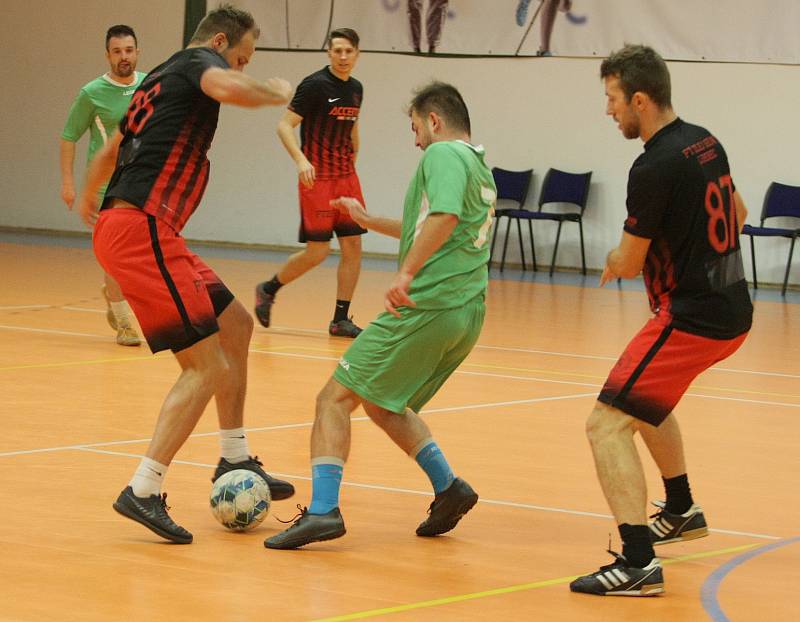 Nejlepší ze šestnácti futsalových týmů byli na libereckém turnaji Šohajci.