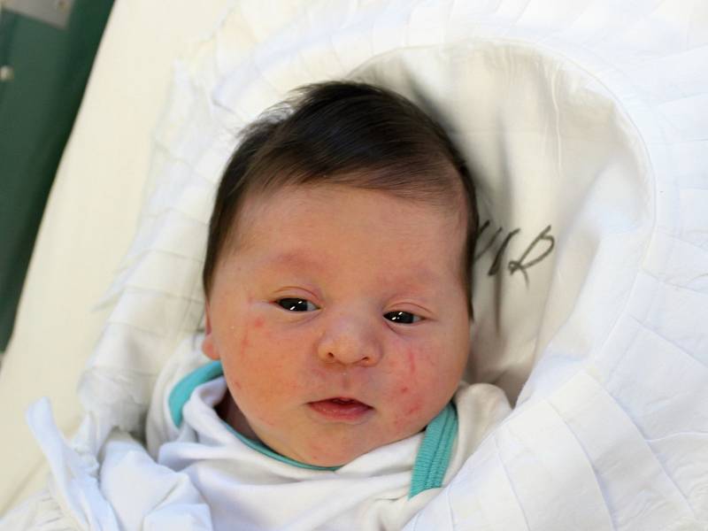 KAROLÍNA VACHKOVÁ Narodila se 22. prosince v liberecké porodnici rodičům Zuzaně Kurekové a Martinu Vachkovi z Hrádku nad Nisou. Vážila 2,68 kg a měřila 48 cm.