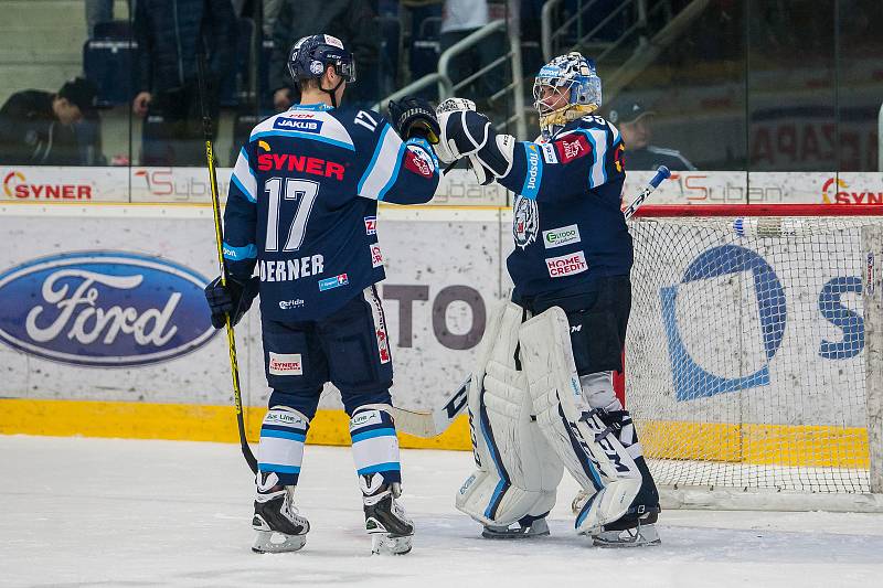 Druhý zápas předkola Generali play off Tipsport extraligy ledního hokeje se odehrál 7. března v liberecké Home Credit areně. Utkaly se celky Bílí Tygři Liberec a HC Sparta Praha. Na snímku je radost Liberce, zleva Lukáš Derner a Roman Will.