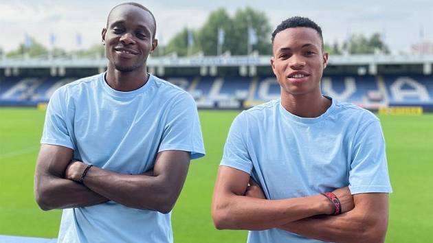 Dva mladíci z Nigérie, kteří se už v posledních týdnech zapojili do přípravy s B-mužstvem, podepsali profesionální smlouvy a zůstanou v Liberci.