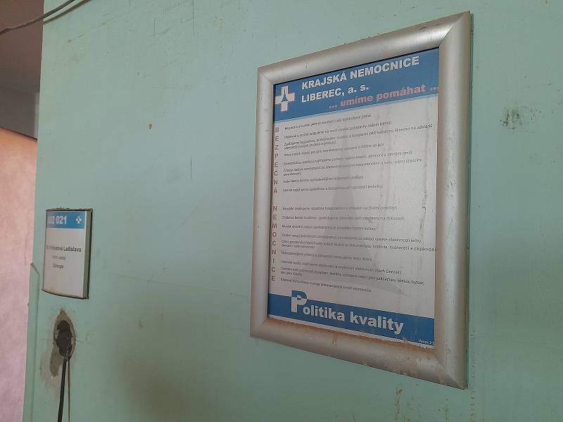 Centrální operační sály v Krajské nemocnici v Liberci jsou jedno velké staveniště. Jejich oprava bude hotová asi za půl roku.