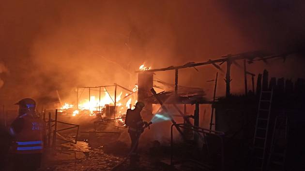 Požár stodoly a části rodinného domu v Pěnčíně-Albrechticích.