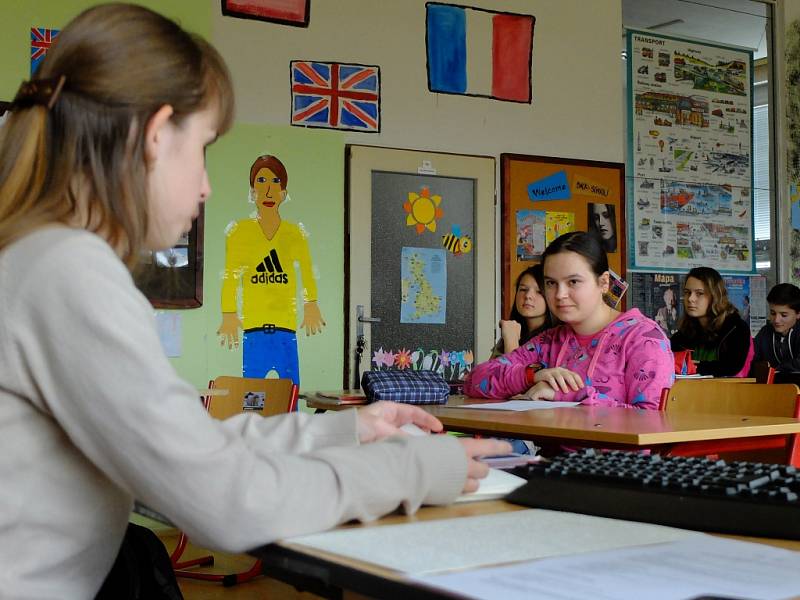 Dává víc, než tuší. V liberecké škole učí nevidomá studentka