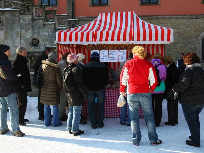 Sychrovský zámek a jeho přilehlé parky se o uplynulém víkendu staly dějištěm v pořadí třetího masopustního veselí.