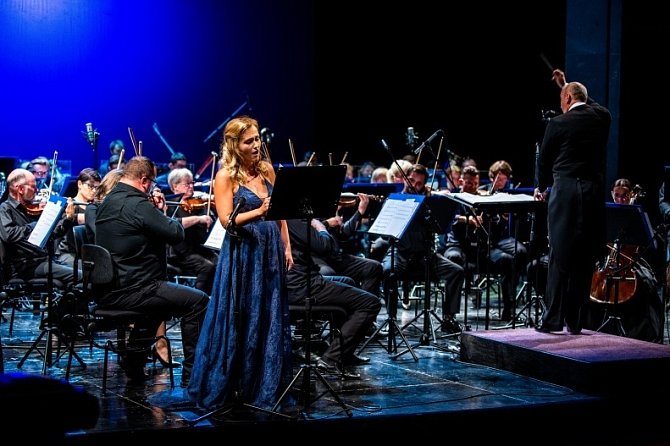 V Šaldově divadle zazní v symfonickém provedení dva koncerty Slavné filmové melodie pod taktovkou mimořádného dirigenta Stanislava Vavřínka.