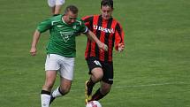 VTJ Rapid Liberec zakončil sezónu v I. A třídě krutou domácí porážkou od Desné (červeno-černé dresy) 0:7. Rapid získal celkem pouhých 10 bodů a čeká ho I. B třída, kam sestupuje.