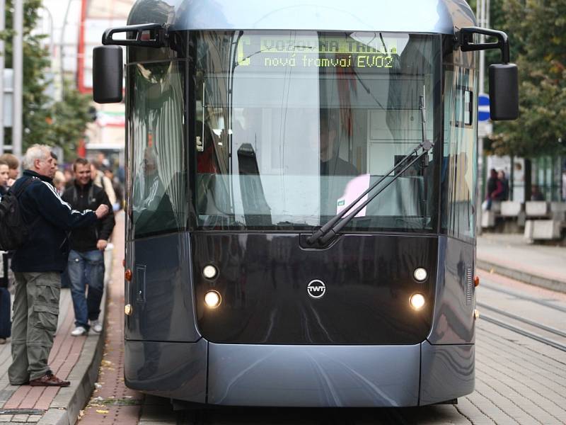 Nový prototyp nízkopodlažní tramvaje EVO2 
