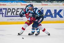 Utkání 43. kola Tipsport extraligy ledního hokeje se odehrálo 26. ledna v liberecké Home Credit areně. Utkaly se celky Bílí Tygři Liberec a HC Olomouc. Na snímku v modrém je Petr Kolmann.