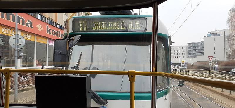 Cesta tramvaji 11 do Jablonce a zpátky.
