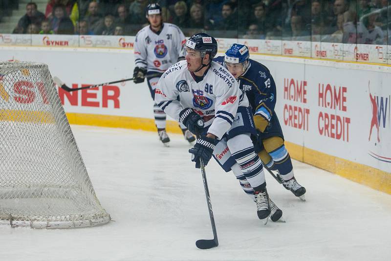 Utkání 46. kola WSM ligy ledního hokeje se odehrálo 3. února v liberecké Home Credit areně. Utkaly se celky HC Benátky nad Jizerou a Rytíři Kladno. Na snímku v bílém je Radek Veselý.