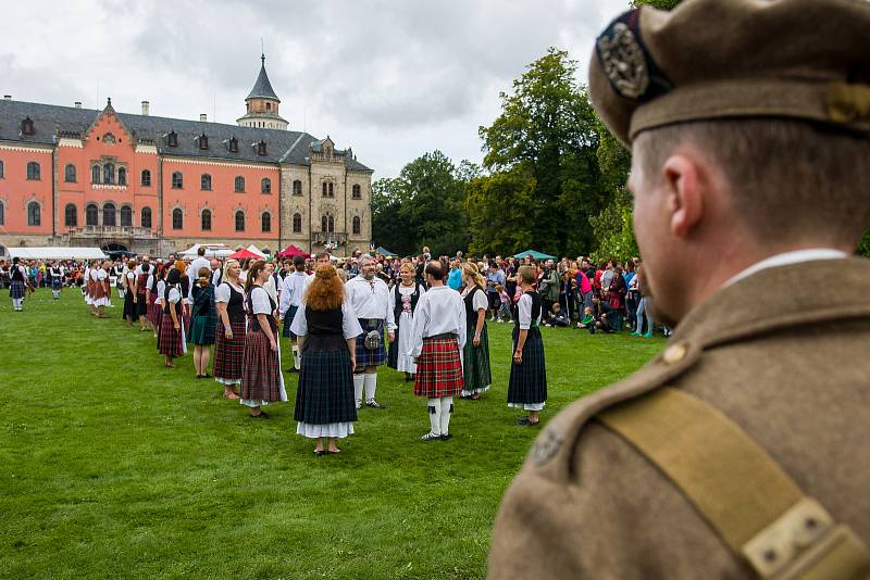 Skotské hry v parku zámku Sychrov na Liberecku, 2017.