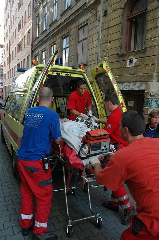 ...Vinou vadné karmy se dostal nebezpečný plyn do obydlených prostor. Zasaženi byli tři lidé, kteří se plynem přiotrávili... 