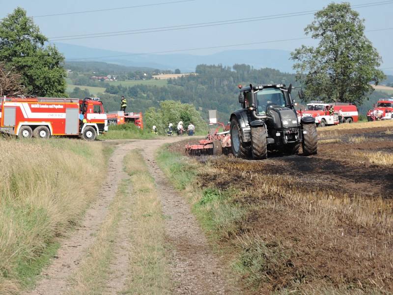 Dnes, tedy 1. srpna, krátce před třetí hodinou odpolední vypukl požár v části obce Stružinec na Semilsku.