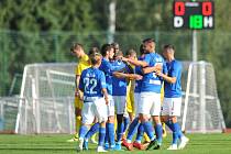 MOL Cup. Fotbalisté Liberce se radují po vstřelené brance na hřišti Mariánských Lázní.