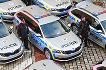 Policisté představili svá nová policejní vozidla.