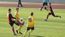 V drostenecké fotbalové soutěži U19 vyrychtoval Slovan Liberec hosty z Neratovic. Nastřílel jim neuvěřitelných 28 branek! (28:0). A to je druhá nejvyšší soutěž dorostu! Vítězové jsou v červených dresech.