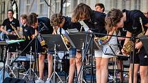 Pestrý program opět nabídne Léto na náměstí v Liberci. Zahájil ho koncert Big Bandu Jazz Tube z Augsburgu a Big Bandu ZUŠ Liberec.