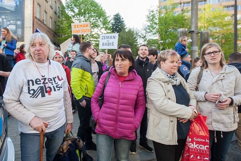 Demostrace nazvaná "Proč? Proto!" proběhla 10. května na náměstí Dr. E. Beneše v Liberci. Následně se demonstranti přesunuli před Grand Hotelu Imperial, kam prezident republiky Miloš Zeman pozval do předsedu vlády a předsedu ČSSD Bohuslava Sobotku, 1. mís