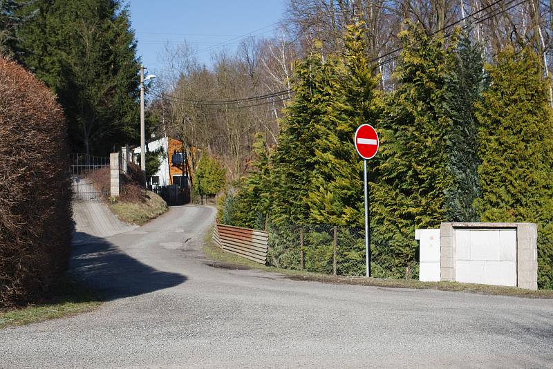 Zavedení jednosměrného provozu v ulici K Bedřichovce v Machníně.