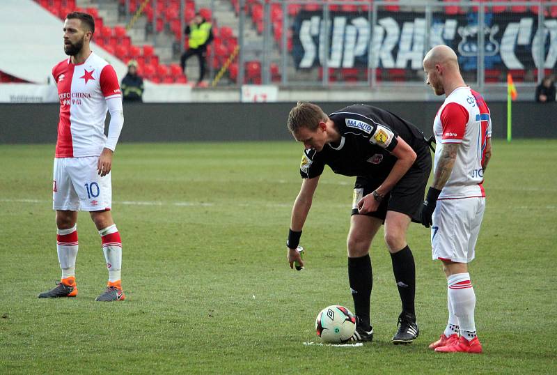 MOL cup, čtvrtfináleSlavia Praha - Slovan Liberec, u míče Miroslav Stoch.