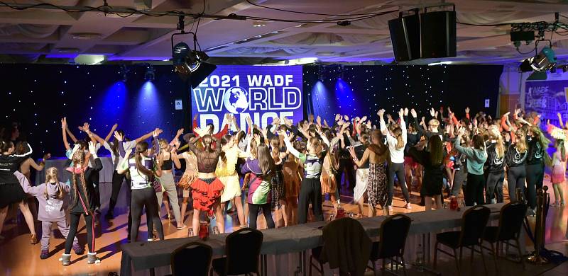 Tanečníci a tanečnice z celé Evropy soutěží na mistrovství světa v libereckém Babylonu