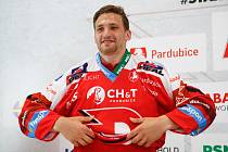 Hokejový klub HC Dynamo Pardubice představil novou posilu útočníka Adama Musila.
