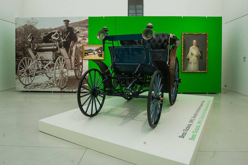 Výstava Fenomén Charlemont / Eduard - Hugo - Theodor představuje jejich malířské a sochařské dílo a jejich vztah k mecenáši umění a zakladateli libereckých sbírek, Johannu Liebiegovi.