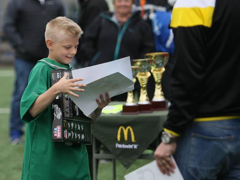 Dvě kategorie žáků ze základních škol Libereckého kraje bojovalo o titul krajského mistra v malém fotbale, který pořádal McDonald. Šlo o 21. ročník McDonald´s Cupu.