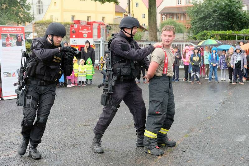 Den IZS v prostoru hasičské zbrojnice.