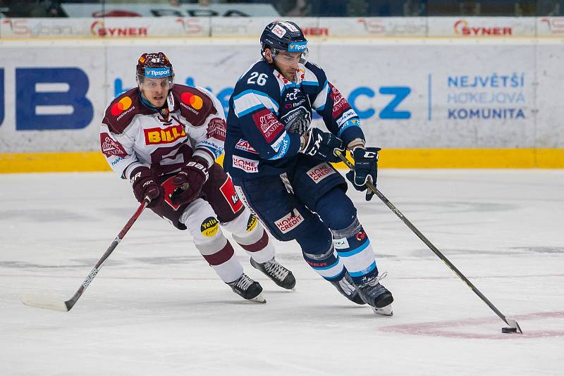 Druhý zápas předkola Generali play off Tipsport extraligy ledního hokeje se odehrál 7. března v liberecké Home Credit areně. Utkaly se celky Bílí Tygři Liberec a HC Sparta Praha. Na snímku zprava Petr Jelínek a Jan Buchtele.