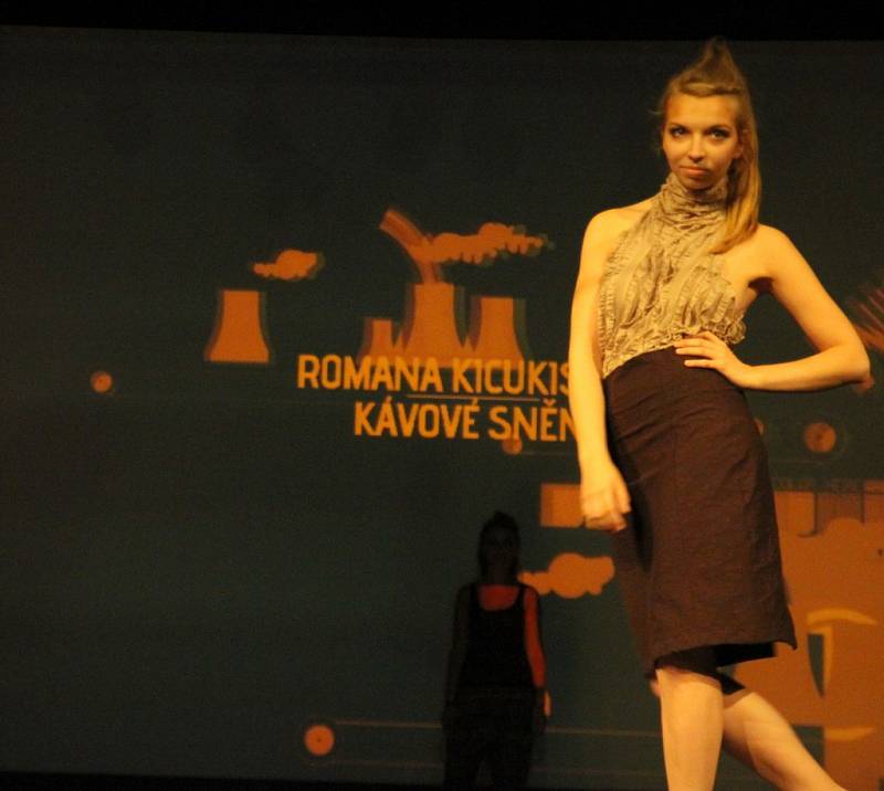 Fashion show Romana Kicukisová: Kávové snění na DrinkARTu ve vratislavických Desítkách