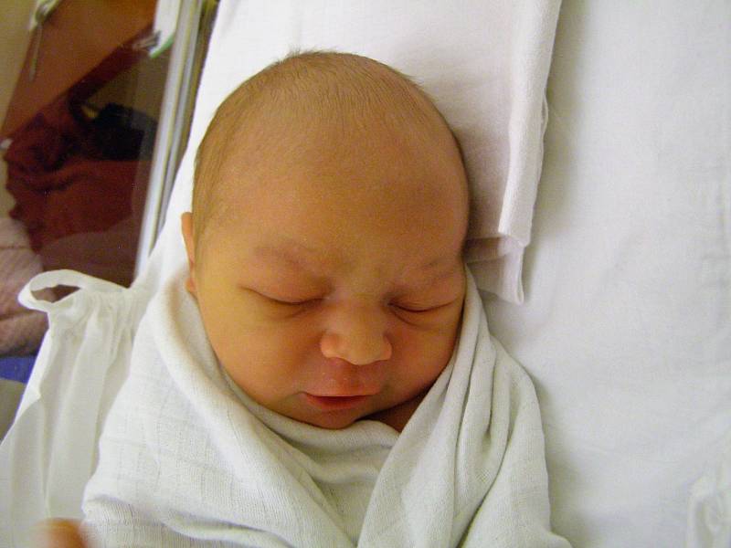 Antonín Holub se narodil 5. prosince v liberecké porodnici mamince Barbaře Holubové z Liberce. Vážil 3,7 kg a měřil 52 cm.