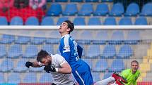 Zápas 19. kola první fotbalové ligy mezi týmy FC Slovan Liberec a MFK Karviná se odehrál 3. března na stadionu U Nisy v Liberci. Na snímku zleva Tomáš Wágner a Taras Kacharaba.