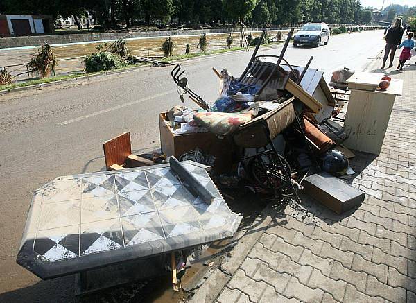 Frýdlant se probudil do nového dne po apokalypse a uklízí a sčítá škody.